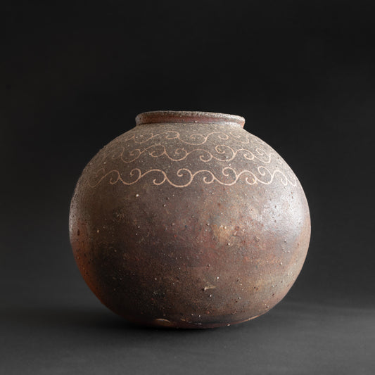 Nanban Round Jar with Arabesque Motif