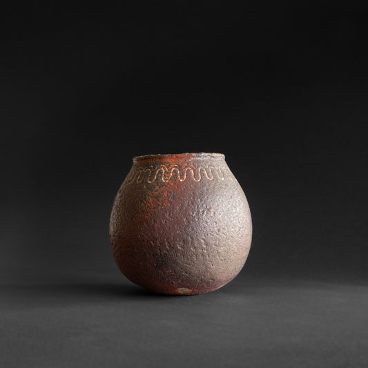 Nanban Round Jar with White-Line Motif