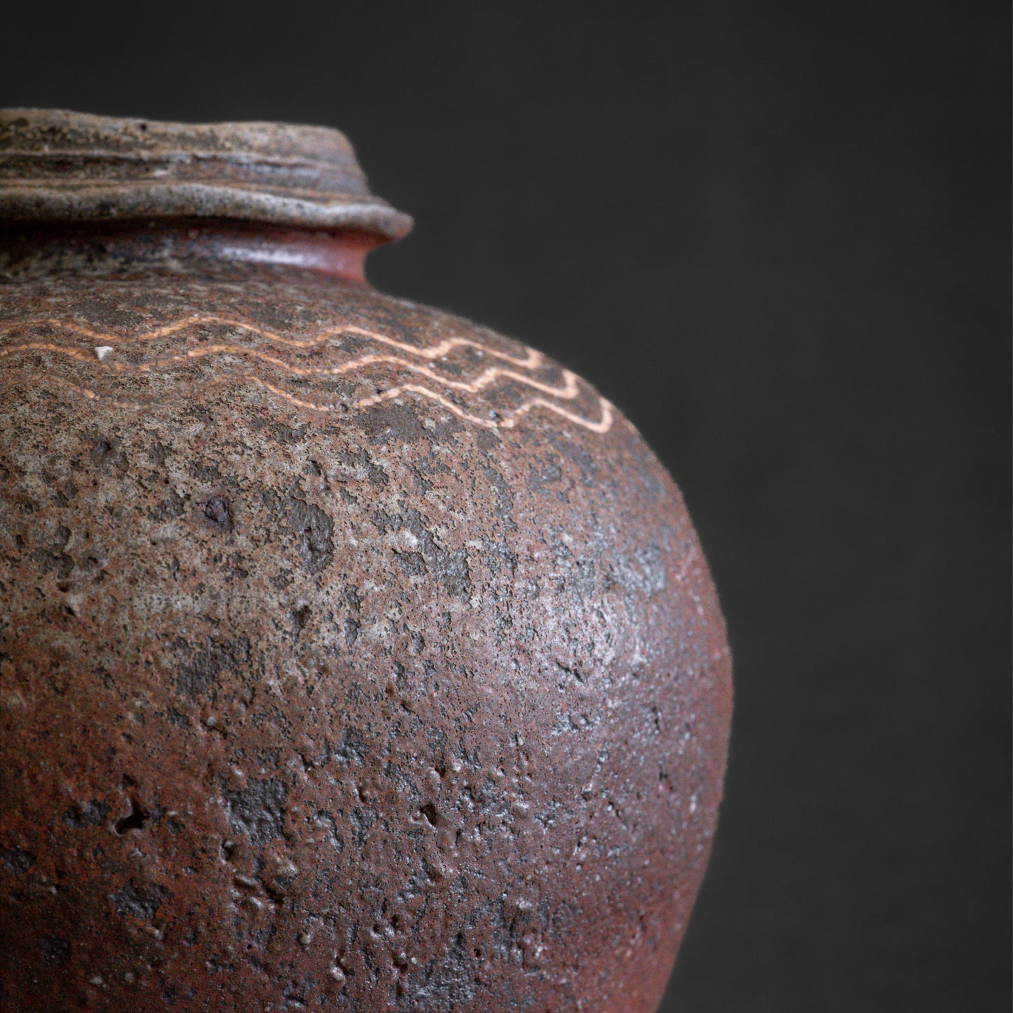 Nanban Uzukumaru Jar with Ripple Pattern