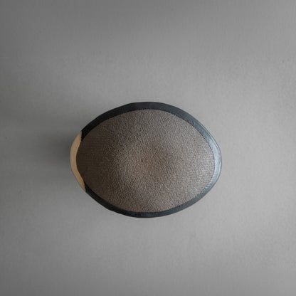 Oval Plate S (White on Black)