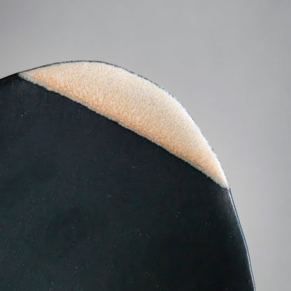 Oval Plate S (White on Black)