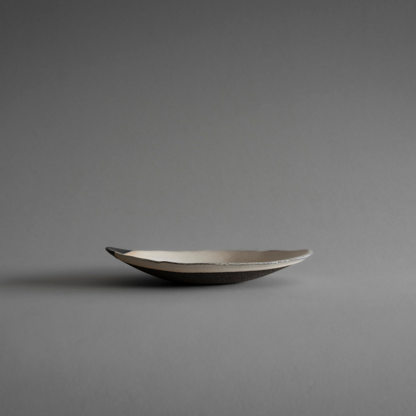 Oval Plate S (Black on White)