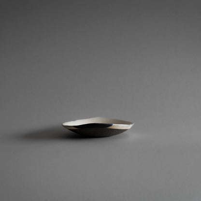Oval Plate S (Black on White)