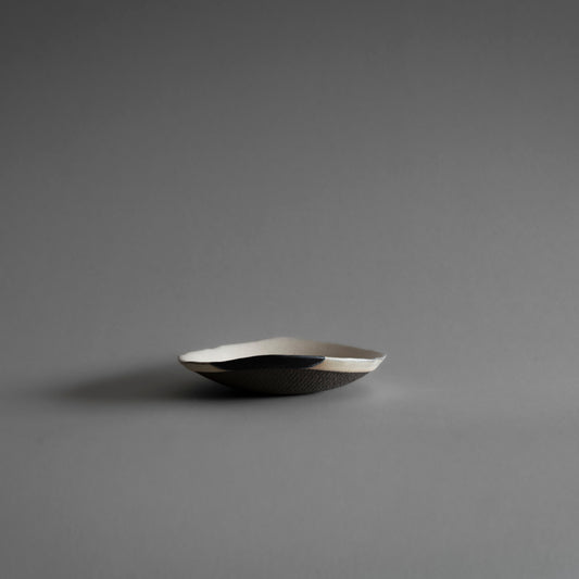 Oval Plate S (Black on White)