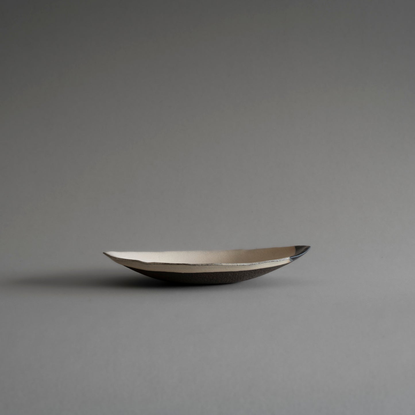 Oval Plate S (Black on White)