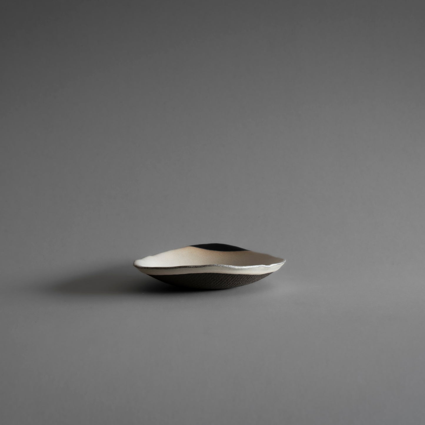 Oval Plate S (Black on White)