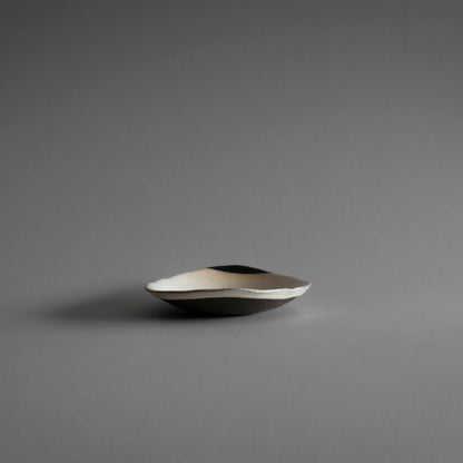 Oval Plate S (Black on White)