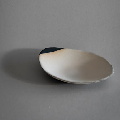 Oval Plate S (Black on White)