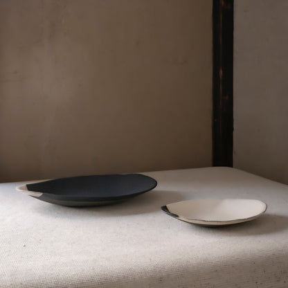 Oval Plate S (Black on White)
