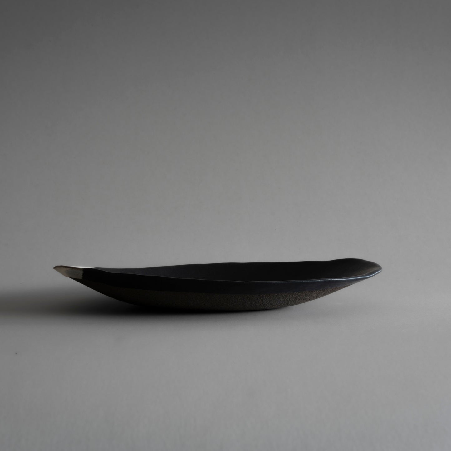 Oval Plate M (White on Black)