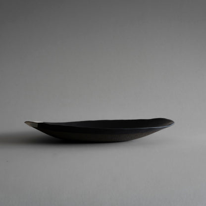 Oval Plate M (White on Black)