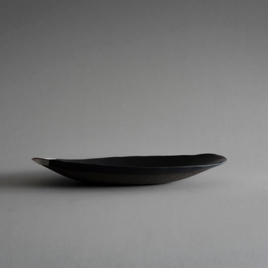 Oval Plate M (White on Black)