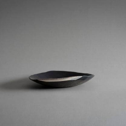 Oval Plate M (White on Black)