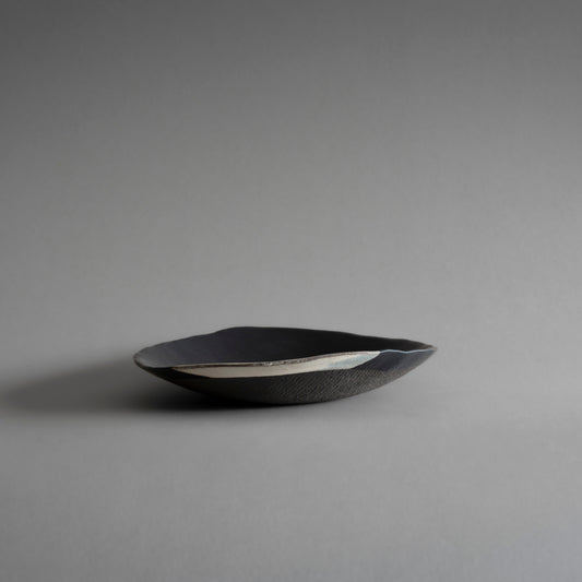 Oval Plate M (White on Black)