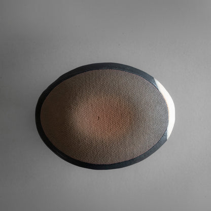 Oval Plate M (White on Black)