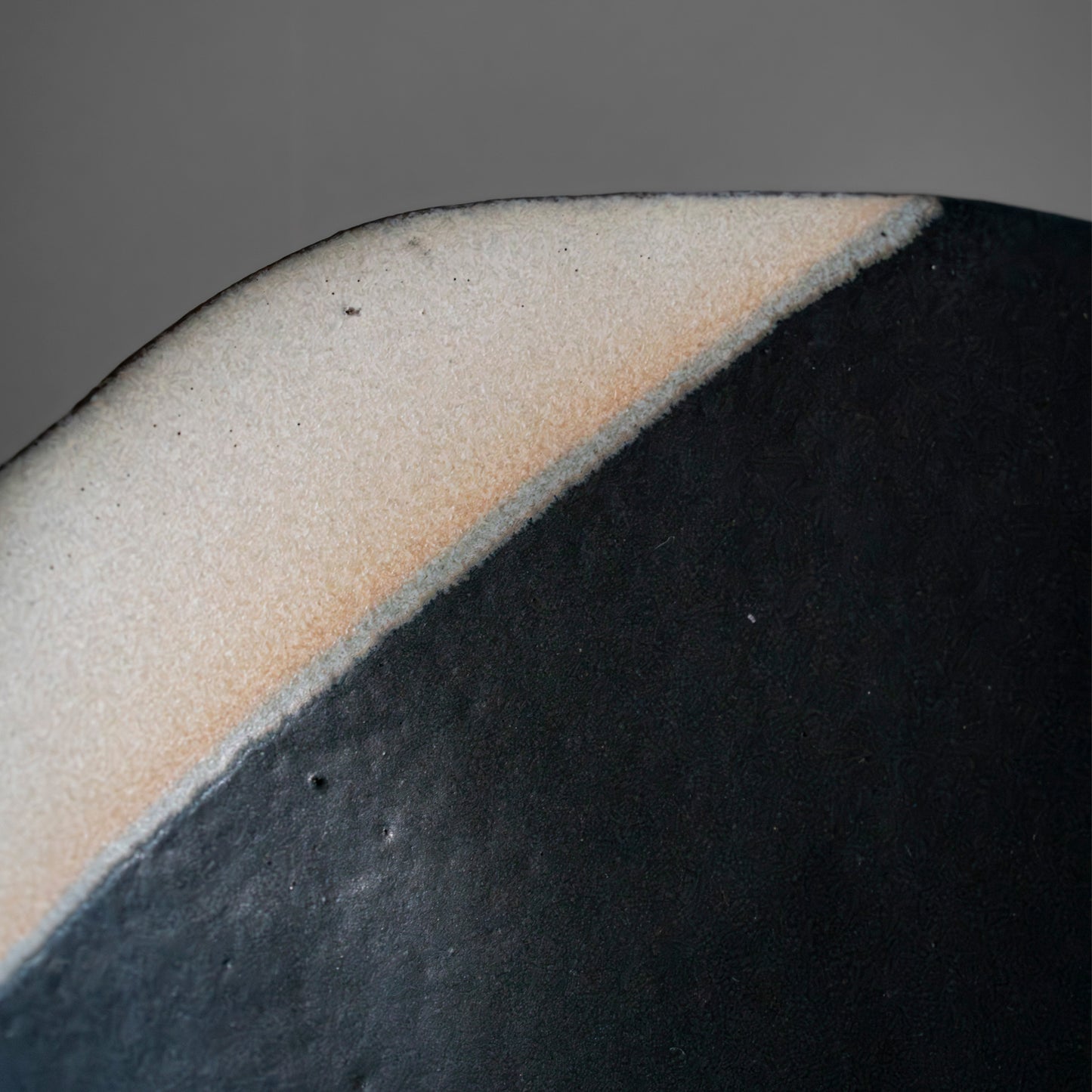 Oval Plate M (White on Black)