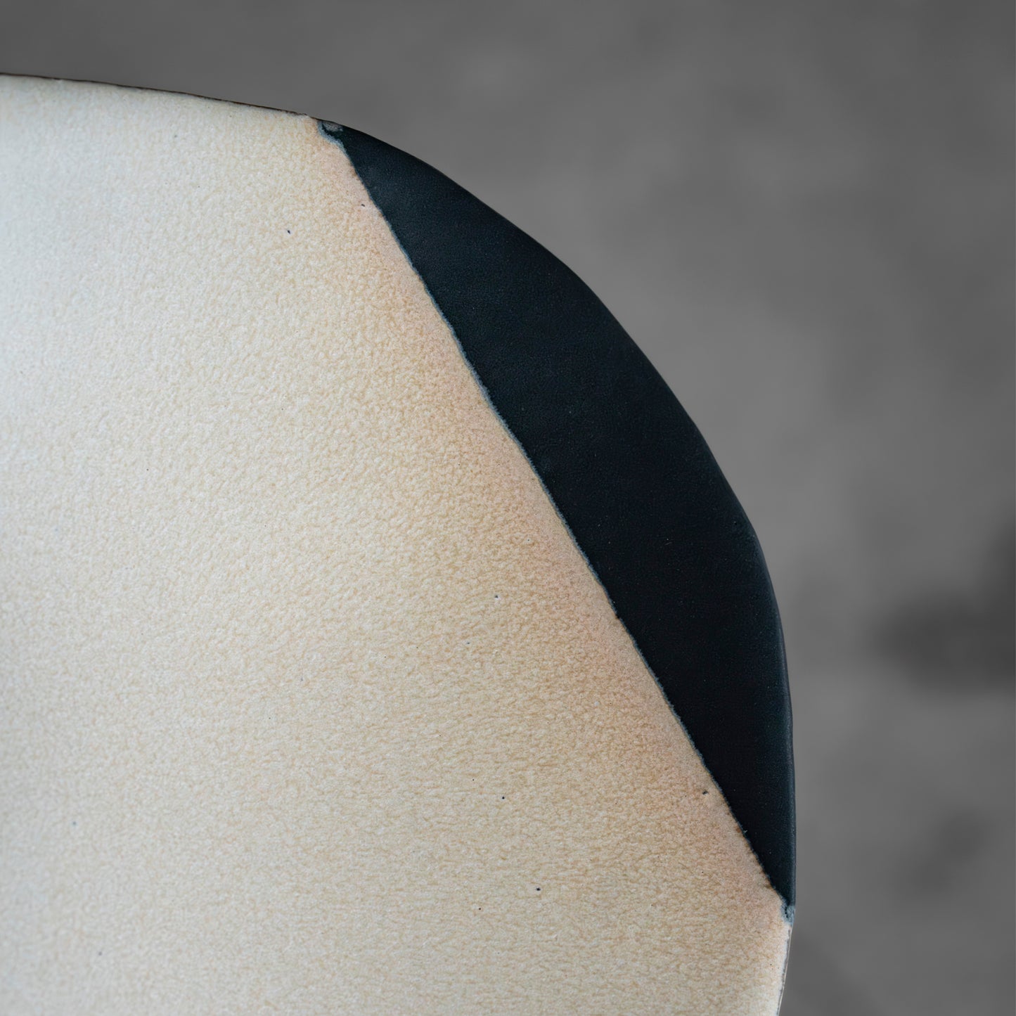 Oval Plate M (Black on White)