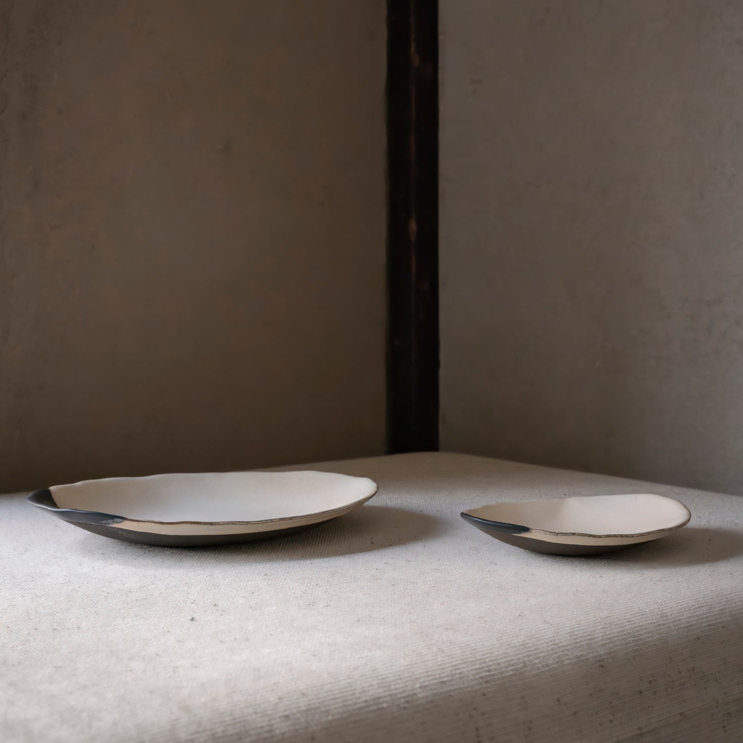 Oval Plate M (Black on White)