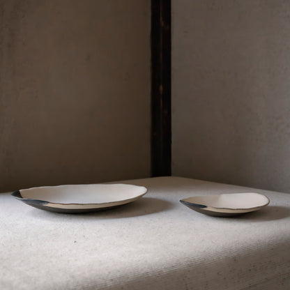 Oval Plate M (Black on White)