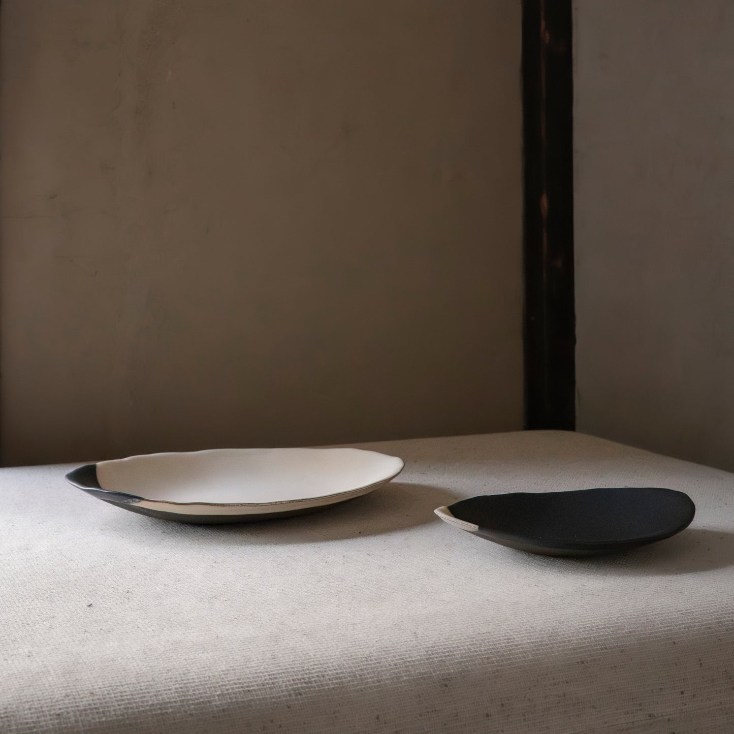 Oval Plate M (Black on White)