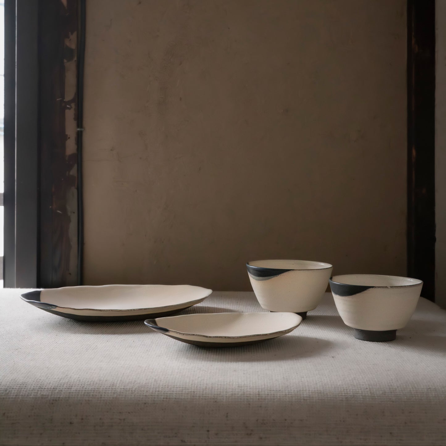 Oval Plate M (Black on White)