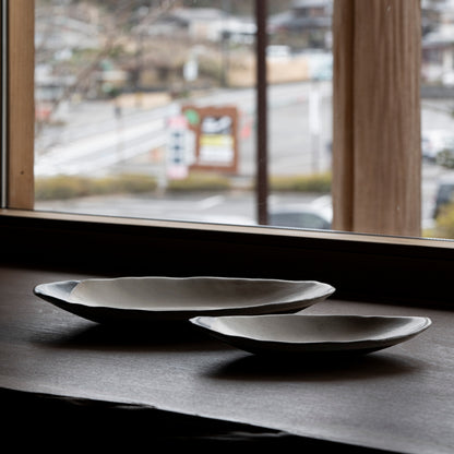 Oval Plate M (Black on White)