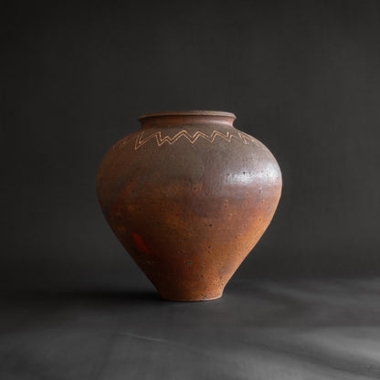 Nanban Pot with White-Line Motif