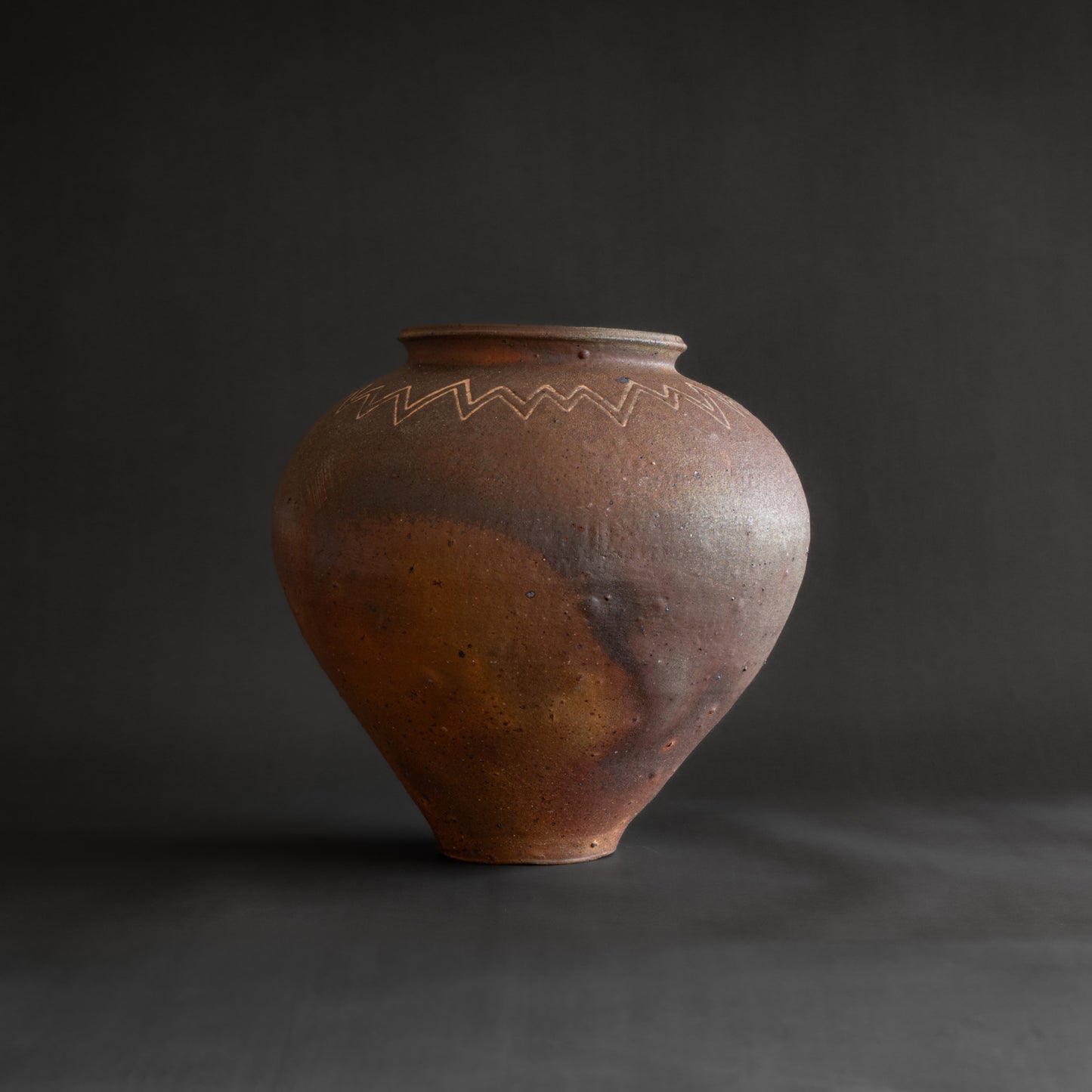 Nanban Pot with White-Line Motif