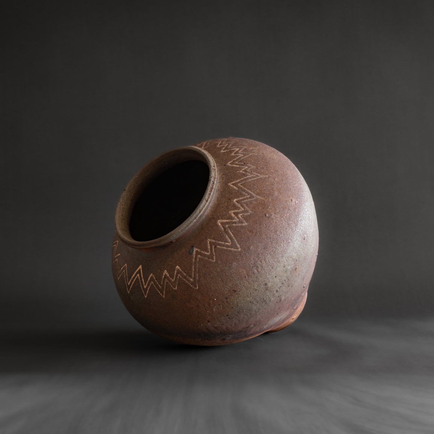 Nanban Pot with White-Line Motif