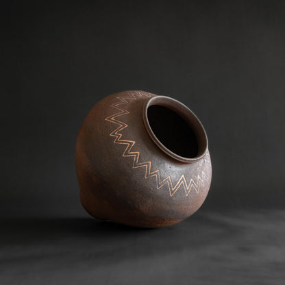 Nanban Pot with White-Line Motif