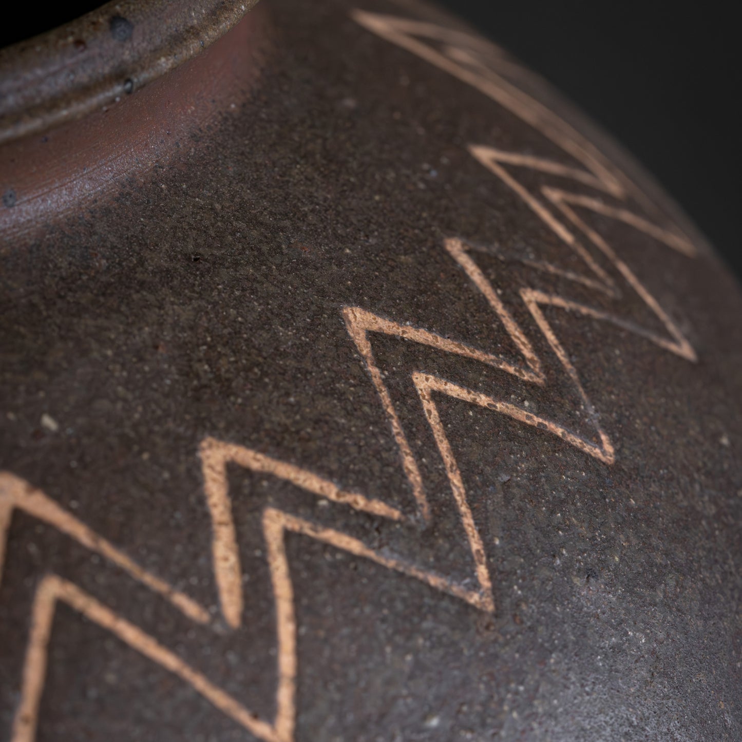 Nanban Pot with White-Line Motif