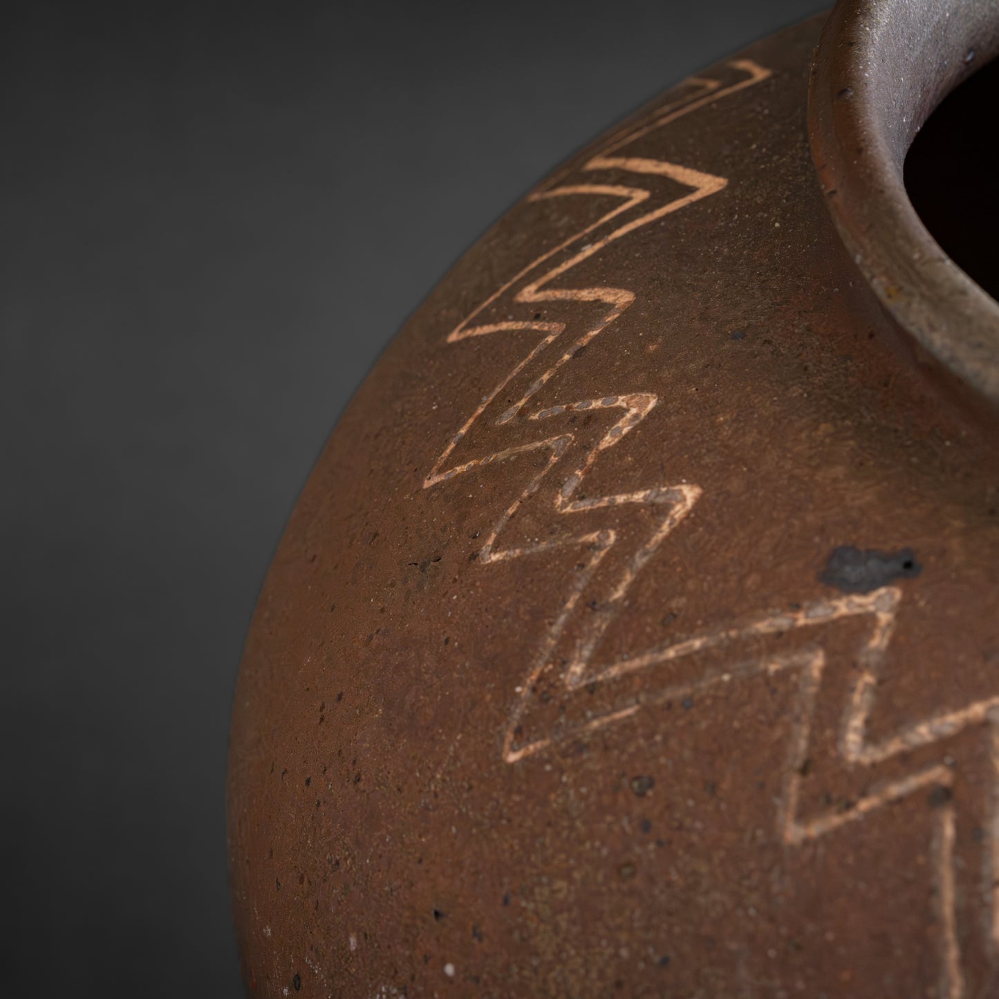 Nanban Pot with White-Line Motif