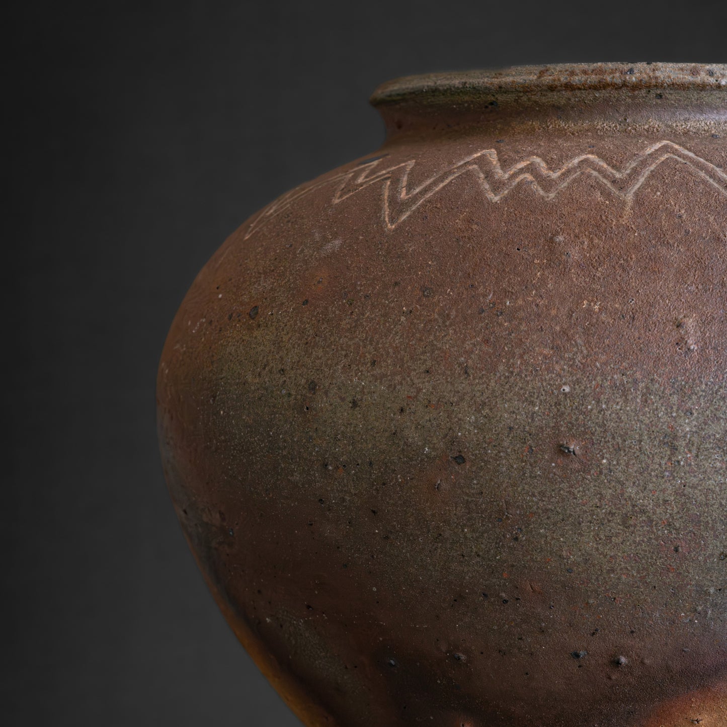 Nanban Pot with White-Line Motif