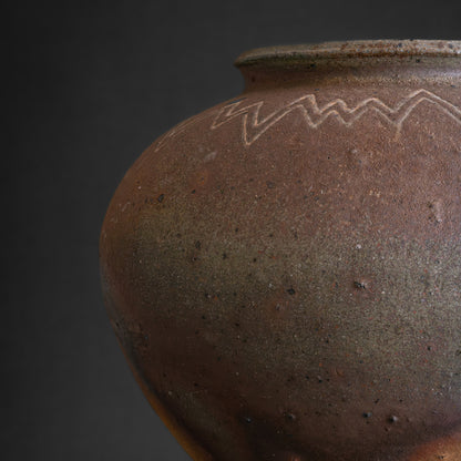 Nanban Pot with White-Line Motif