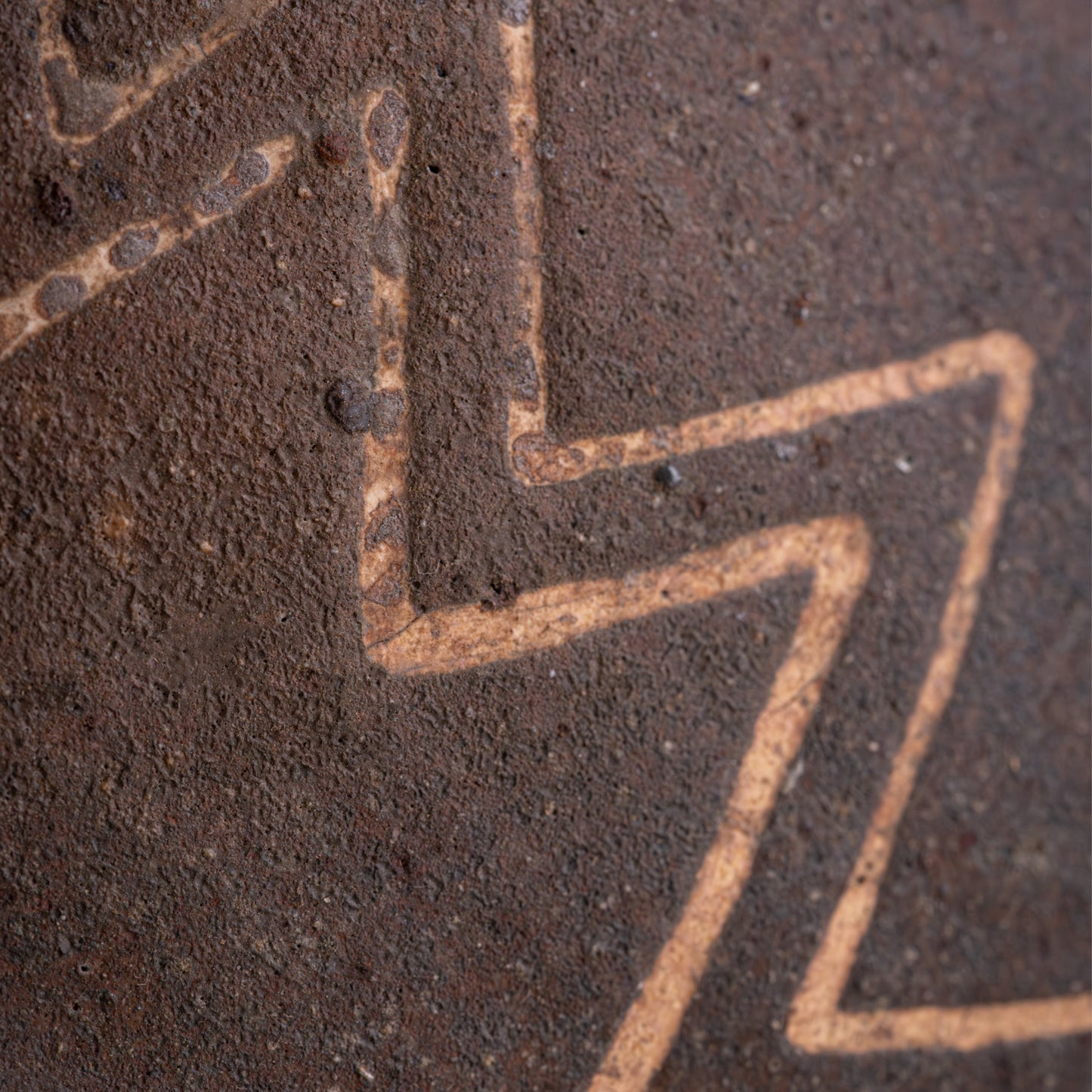Nanban Pot with White-Line Motif
