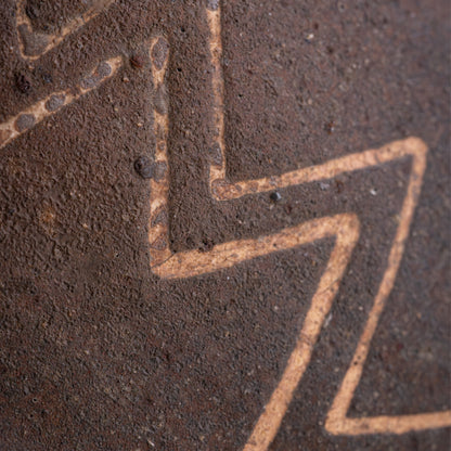 Nanban Pot with White-Line Motif