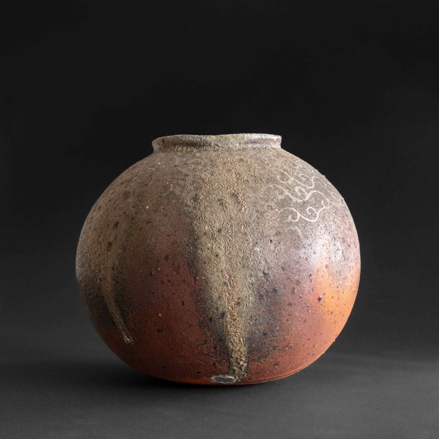 Nanban Round Jar with Arabesque Motif