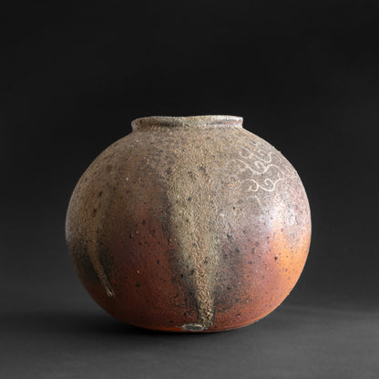 Nanban Round Jar with Arabesque Motif