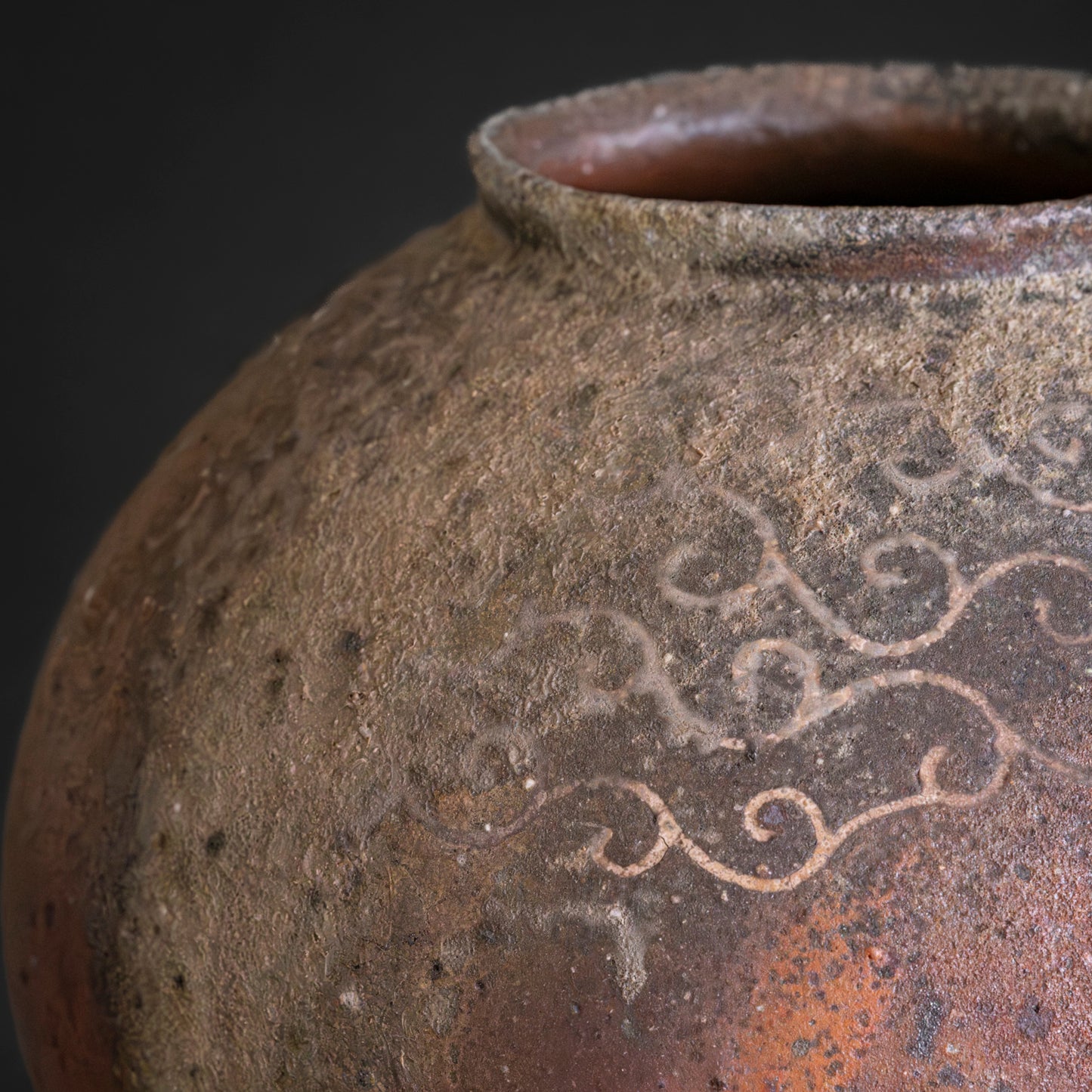Nanban Round Jar with Arabesque Motif