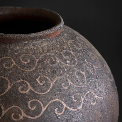 Nanban Round Jar with Arabesque Motif