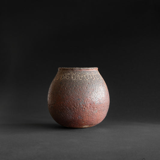 Nanban Round Jar with White-Line Motif