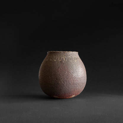 Nanban Round Jar with White-Line Motif