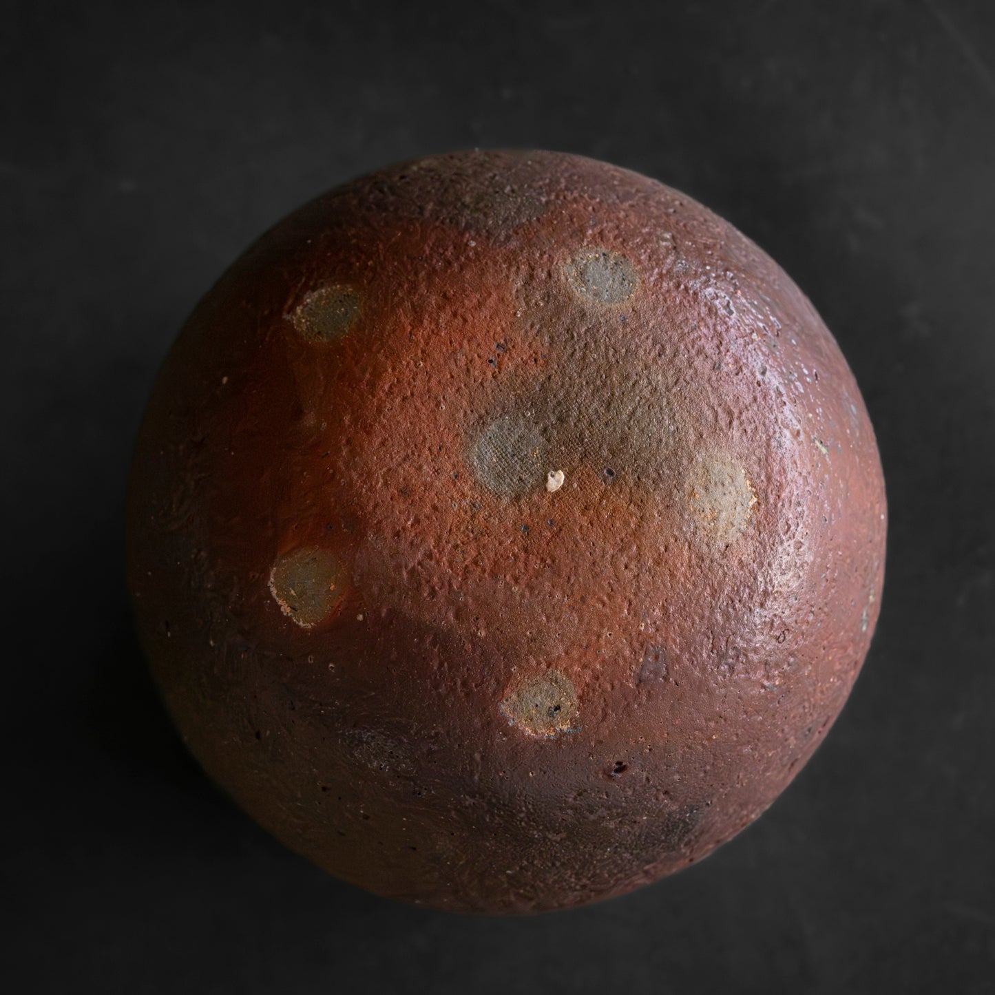 Nanban Round Jar with White-Line Motif