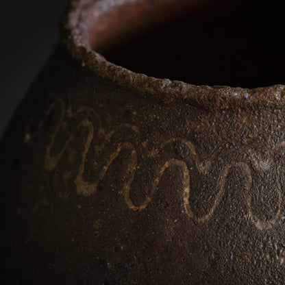 Nanban Round Jar with White-Line Motif