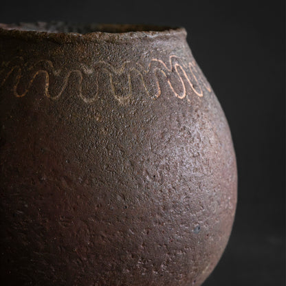 Nanban Round Jar with White-Line Motif