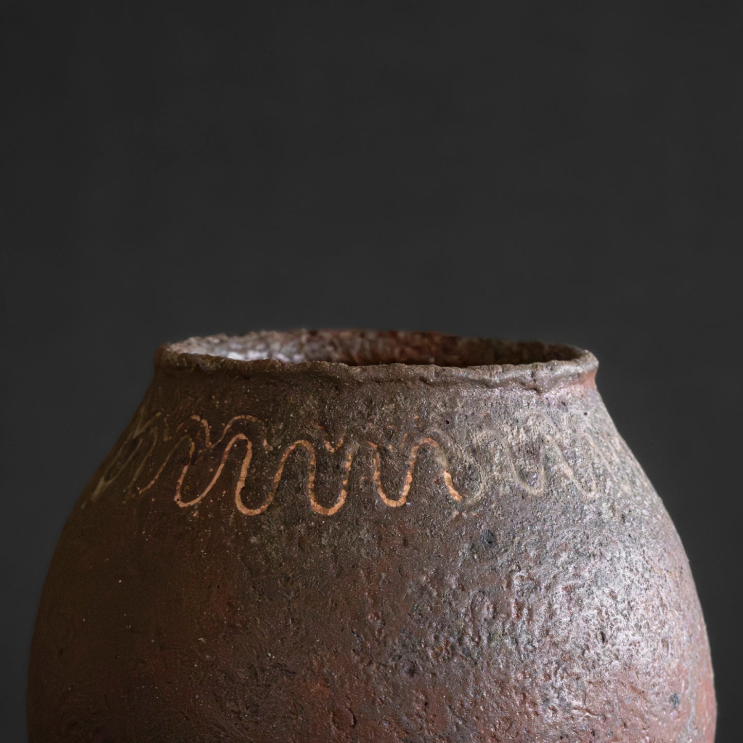Nanban Round Jar with White-Line Motif