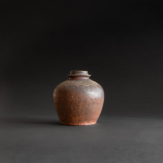 Nanban Uzukumaru Jar with Ripple Pattern