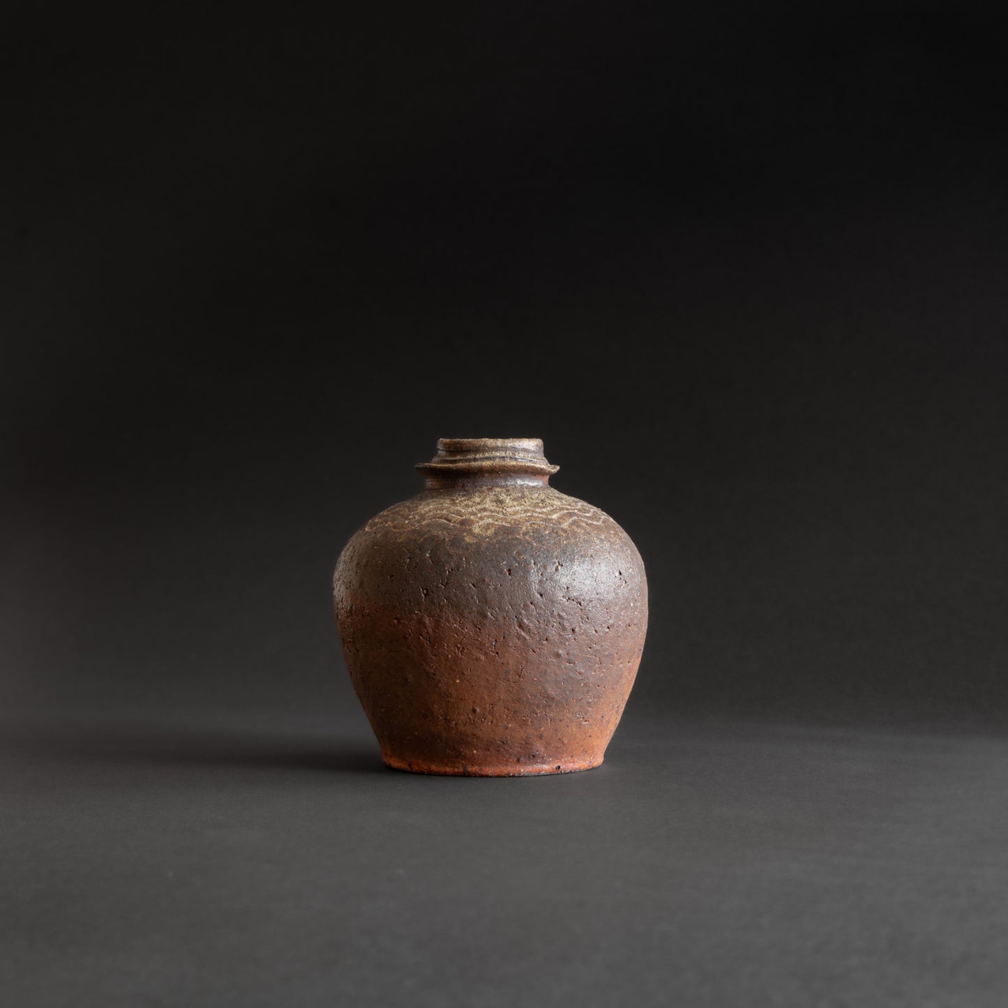 Nanban Uzukumaru Jar with Ripple Pattern