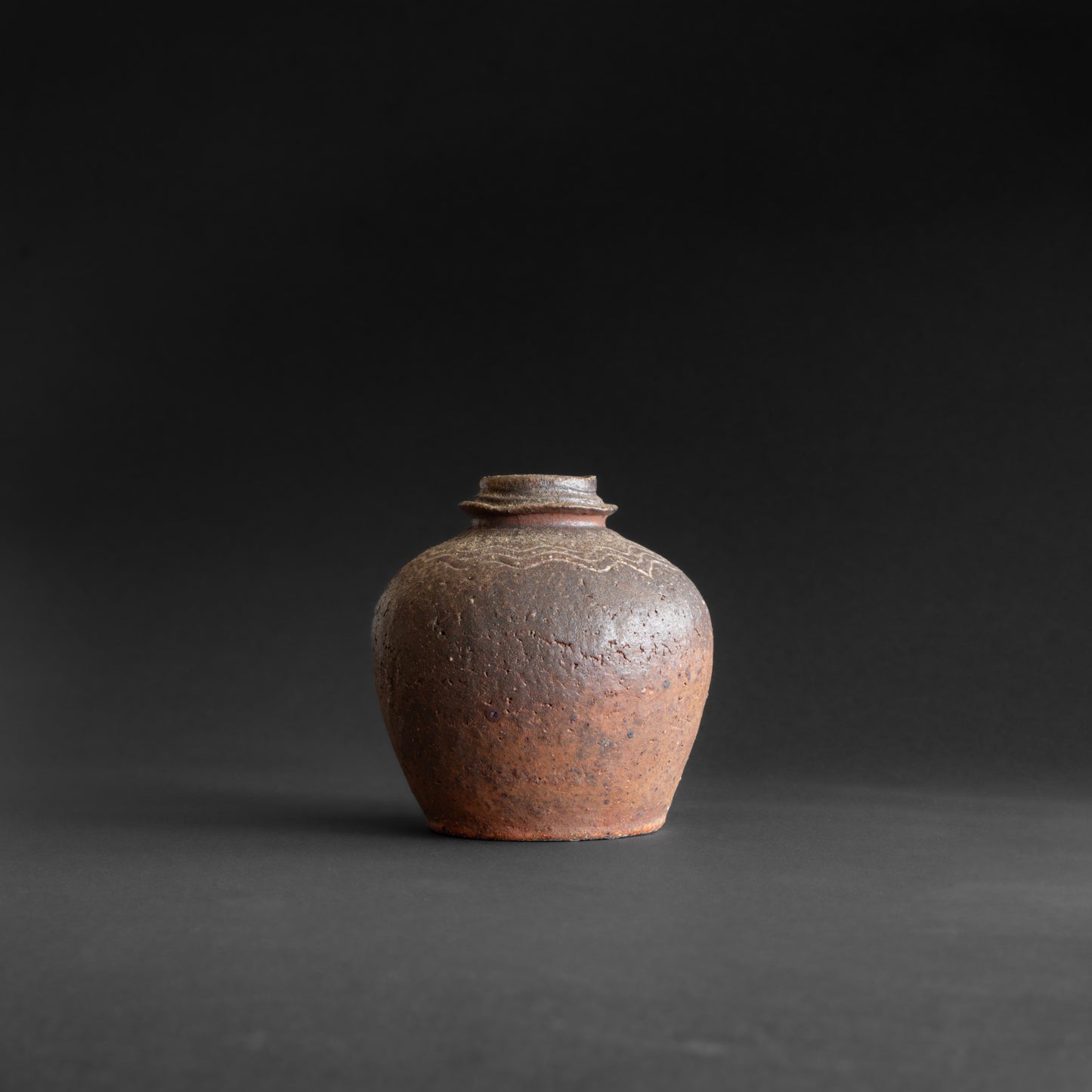 Nanban Uzukumaru Jar with Ripple Pattern