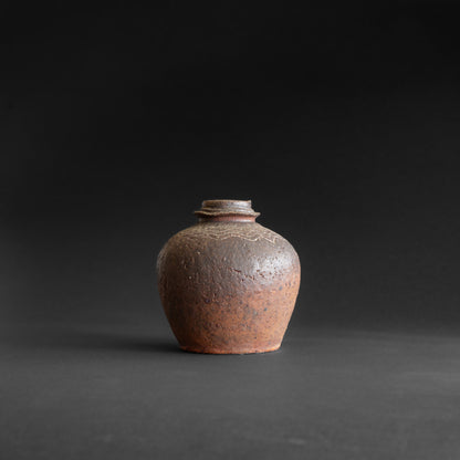 Nanban Uzukumaru Jar with Ripple Pattern